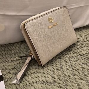 NEW IN PACKAGING NINE WEST WALLET